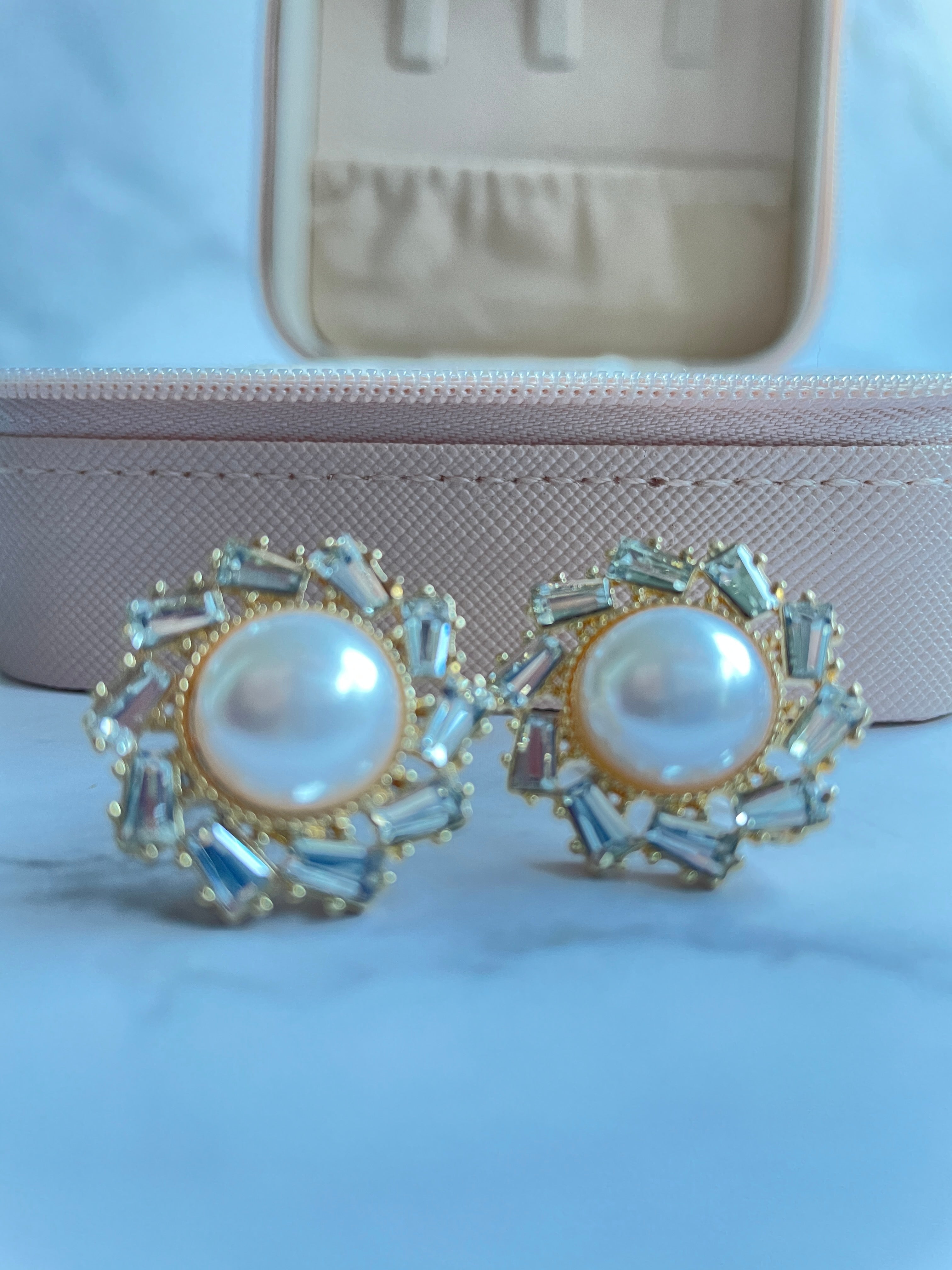 Clip on Eolic Pearl Earrings - Puzzle Design