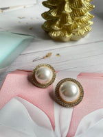 Load image into Gallery viewer, Clip on Sr Frogs Pearl Earrings - Puzzle Design
